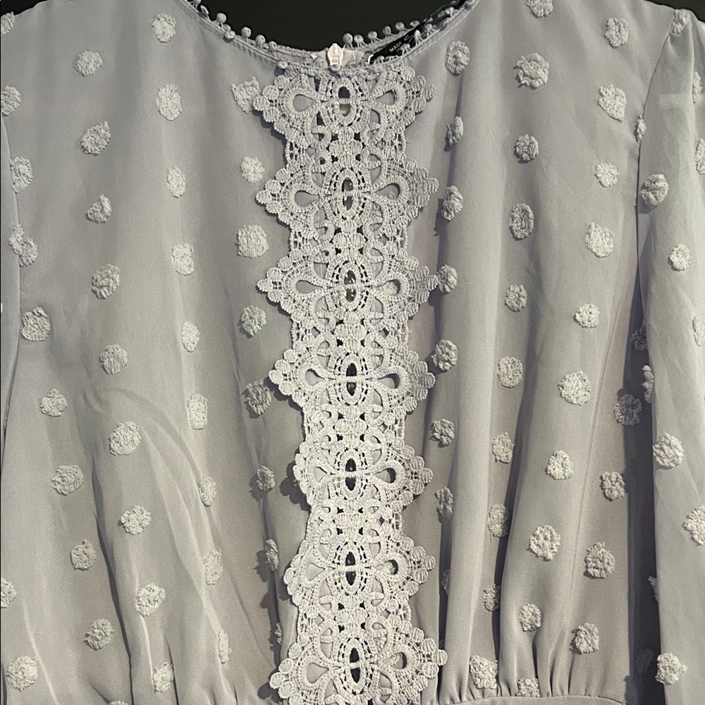 Elegant Lilac Dress with Lace Accents - Picture 3 of 4